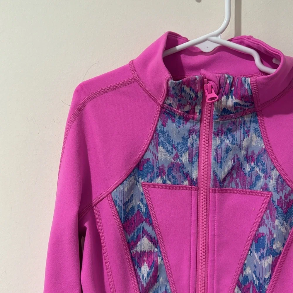 • Ivivva • Girls Zip Up Athletic Jacket Hot Pink with blue and white print  8